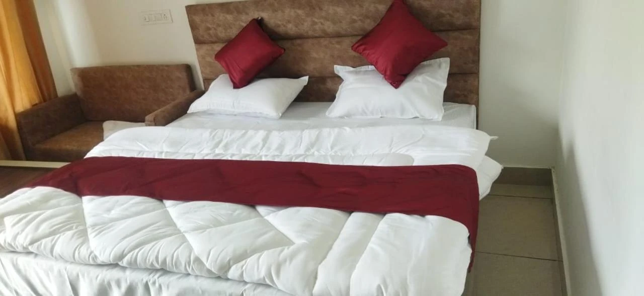 Hotel Lake View Paradise Uttarkashi [Full Bed View]